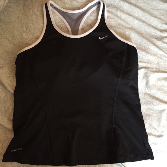 Nike Tops - Nike workout top with built in bra